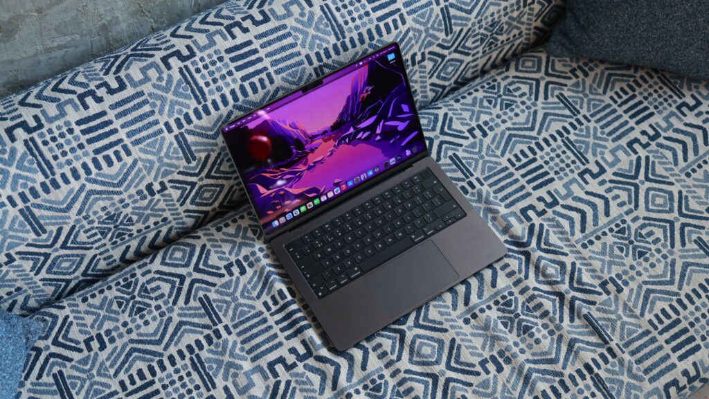 Apple Macbook Pro M5 Binosha بینوشا عملکرد